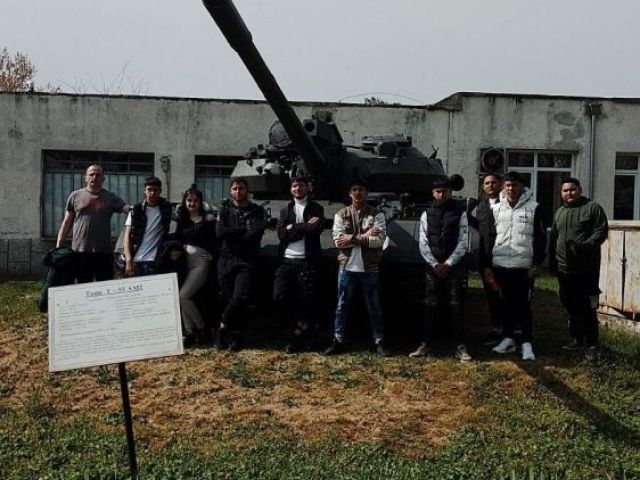 Ден на отворените врати: Ученици от ПГТО „Добри Желязков“ посетиха Военно формирование 22 220 [15.04.2026]