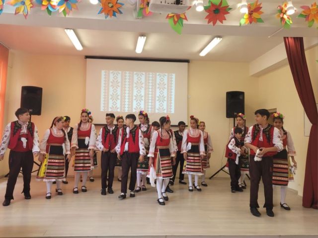 Феерия от музикални изпълнения и танци