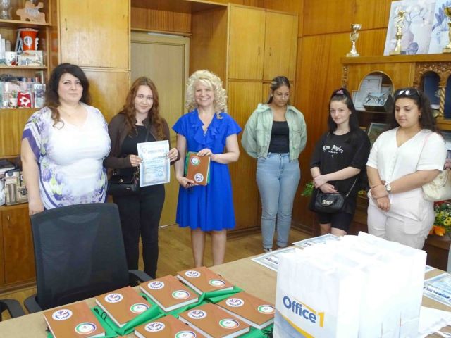 Награждаване на отличени ученици