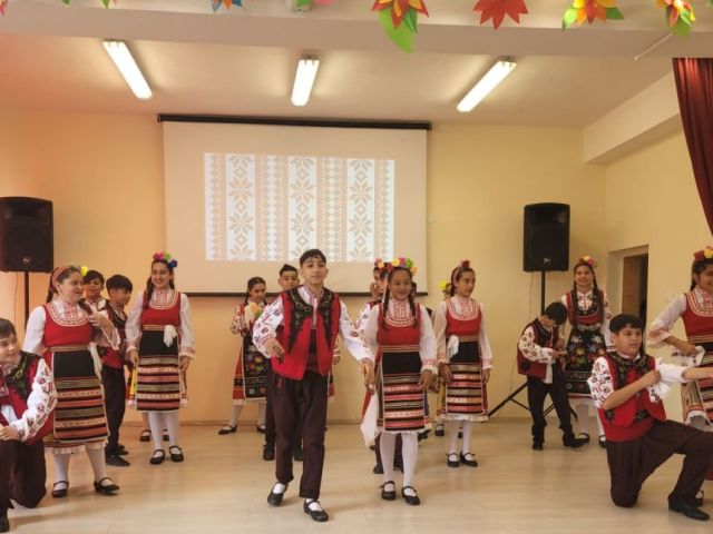 Феерия от музикални изпълнения и танци