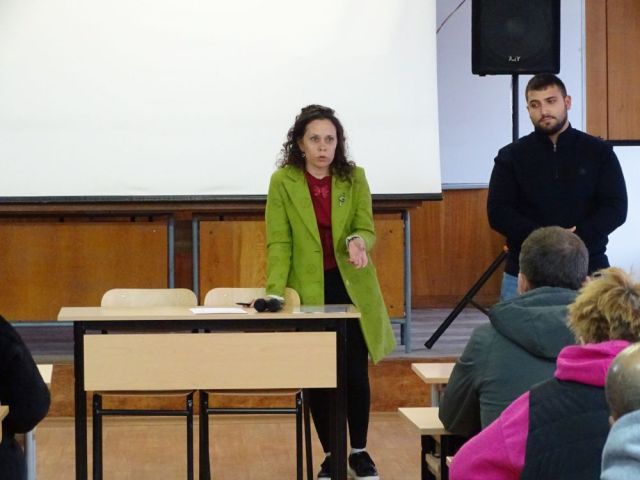 Заедно за сигурността и бъдещето на децата ни: Акценти от родителската среща в ПГТО „Добри Желязков“
