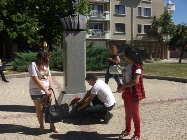 Общоградското честване "Спомен и цвете за Апостола”