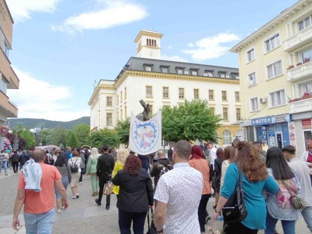 Участие в общоградско шествие по случай 24 май