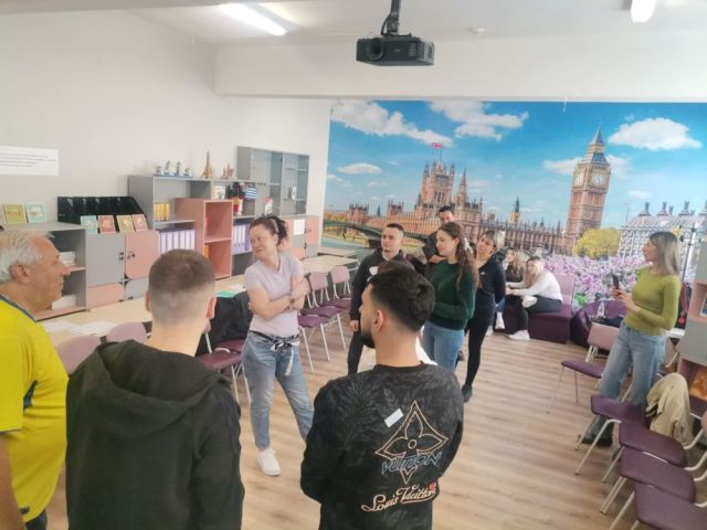 Подпомагане на младежите от ромски произход да се реализират на пазара на труда