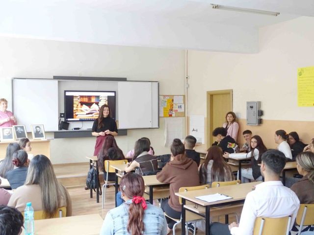 В деня на четенето гост в ПГТО бе младата поетеса Катрин Федина