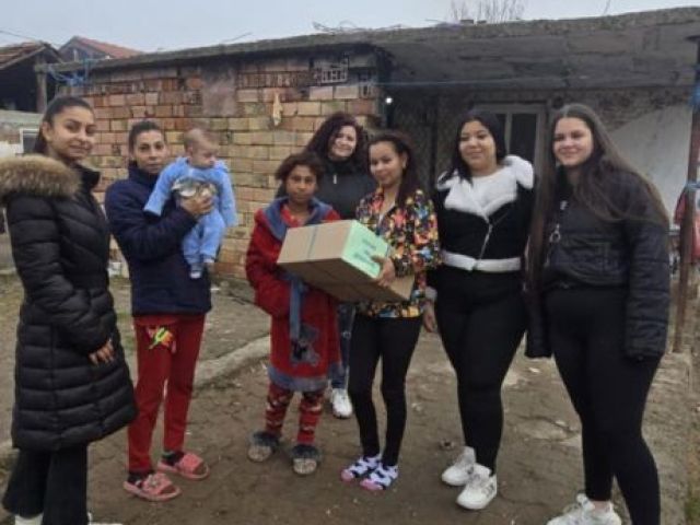 Благотворителната акция " Коледно чудо за всички"