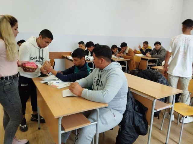 Баба Марта бързала, мартенички вързала…