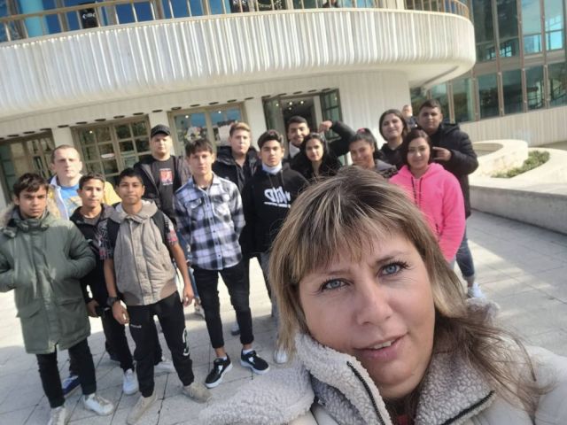 Театърът е необяснима мистерия