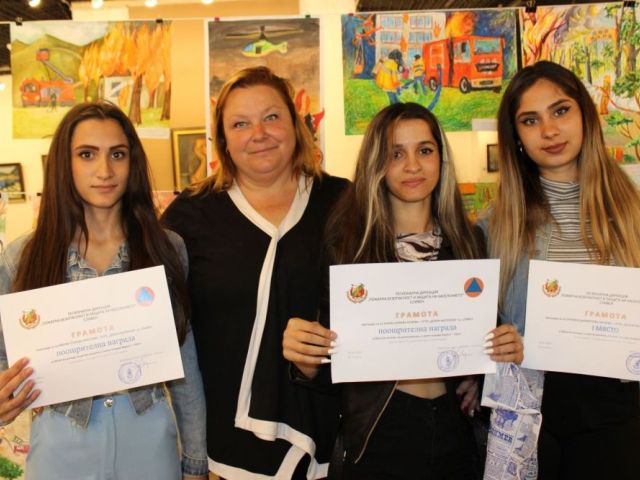 Изключително представяне на наши ученички в конкурса за детска рисунка на тема „С очите си видях бедата“, организиран от Регионална дирекция „Пожарна безопасност и защита на населението“ – гр. Сливен