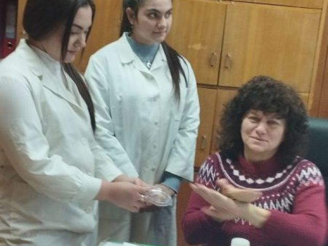Любопитството среща науката: успехи на младите ни химици