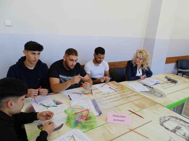Човешкият и изкуственият интелект – ръка за ръка
