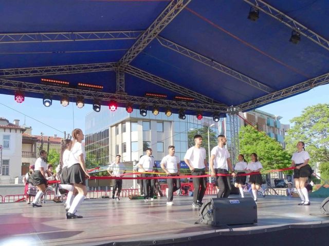 Традицията срещна модерния свят в сърцето на нашия град