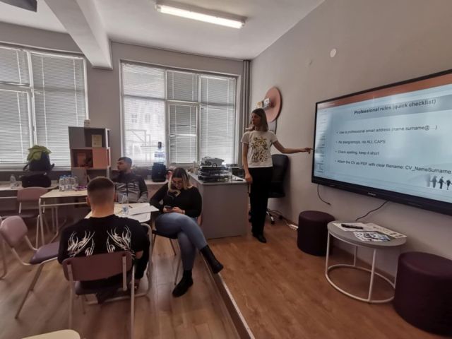 Подпомагане на младежите от ромски произход да се реализират на пазара на труда