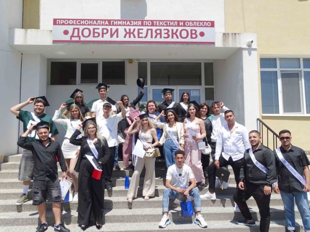 С много емоции, усмивки и вълнуващи спомени ПГТО „Добри Желязков“ изпрати своя Випуск 2026