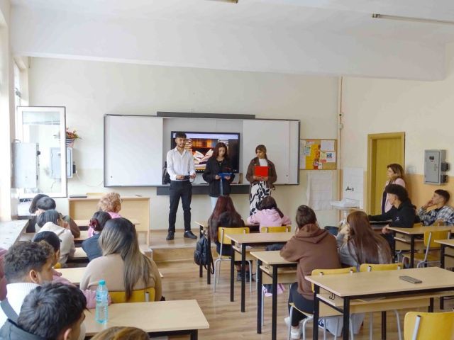В деня на четенето гост в ПГТО бе младата поетеса Катрин Федина