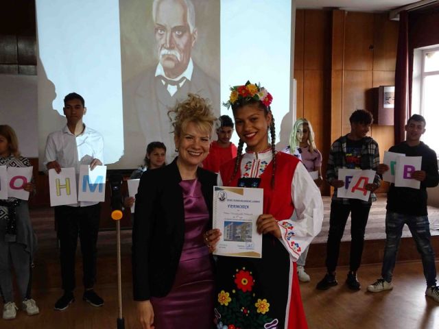 Тържествено изпращане на дванадесетокласниците