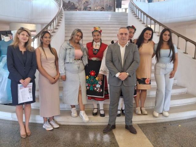 ПГТО „Добри Желязков“ представи новите си професии на „Панорама на образованието“