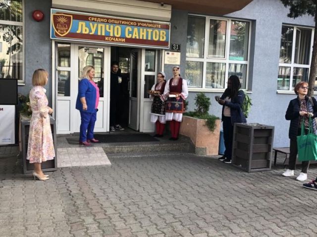Еразъм + Обучение по хранене чрез използване на образователен подход, базиран на виртуална реалност