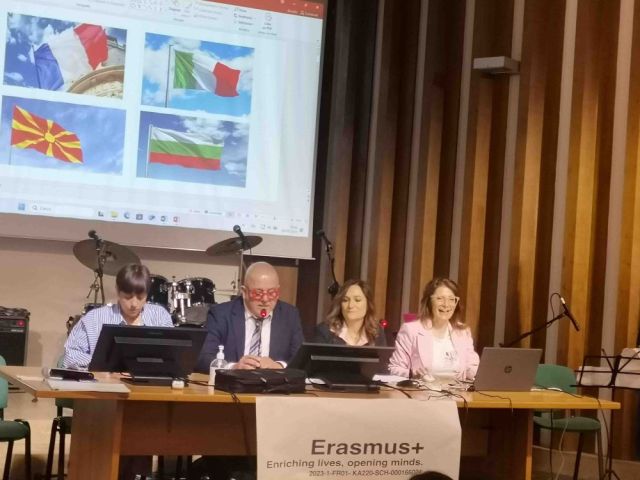 Еразъм + Обучение по хранене чрез използване на образователен подход, базиран на виртуална реалност