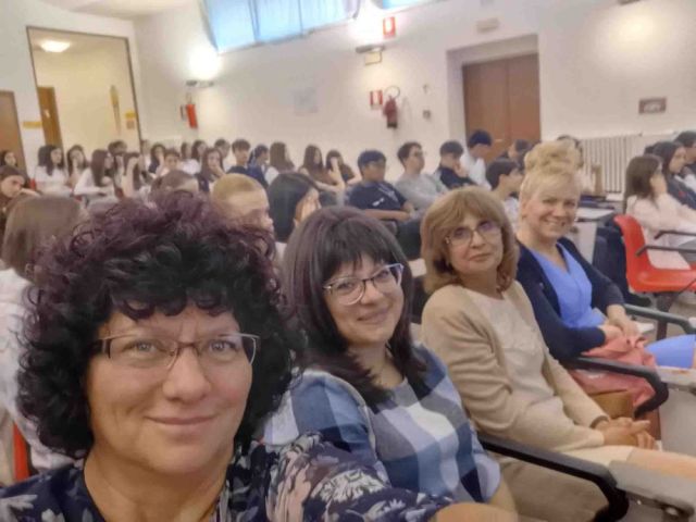 Еразъм + Обучение по хранене чрез използване на образователен подход, базиран на виртуална реалност